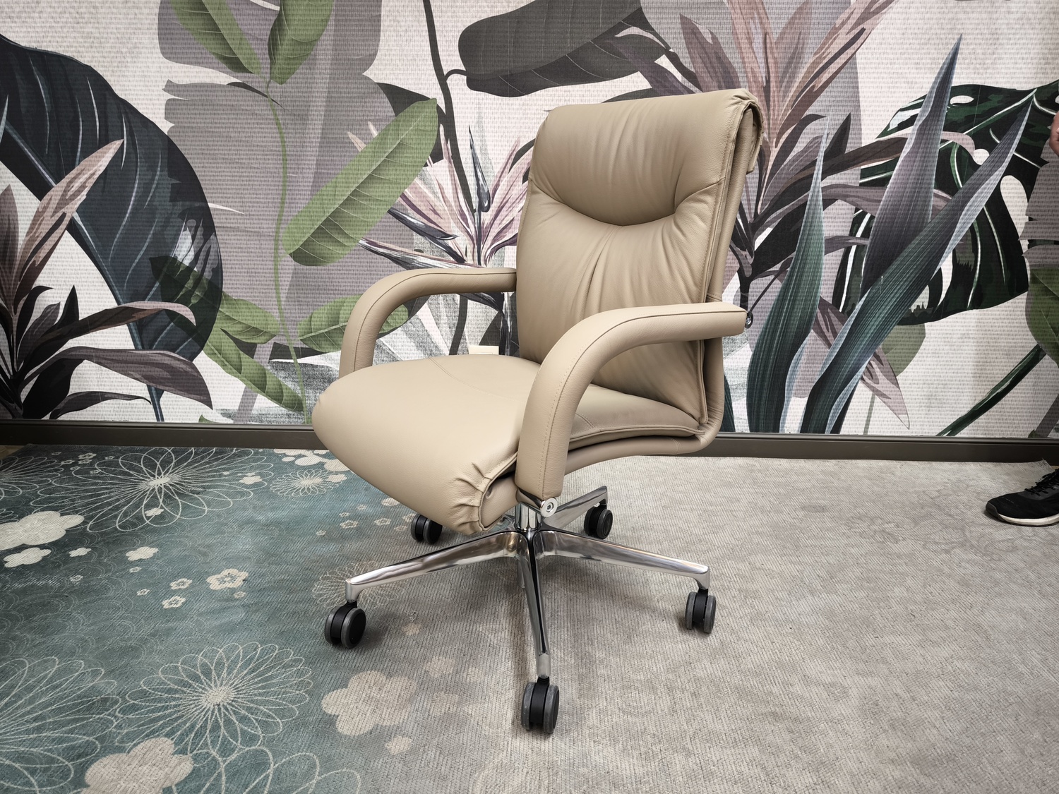 Кресло офисное Angel Bassa ash 412 Julia Италия