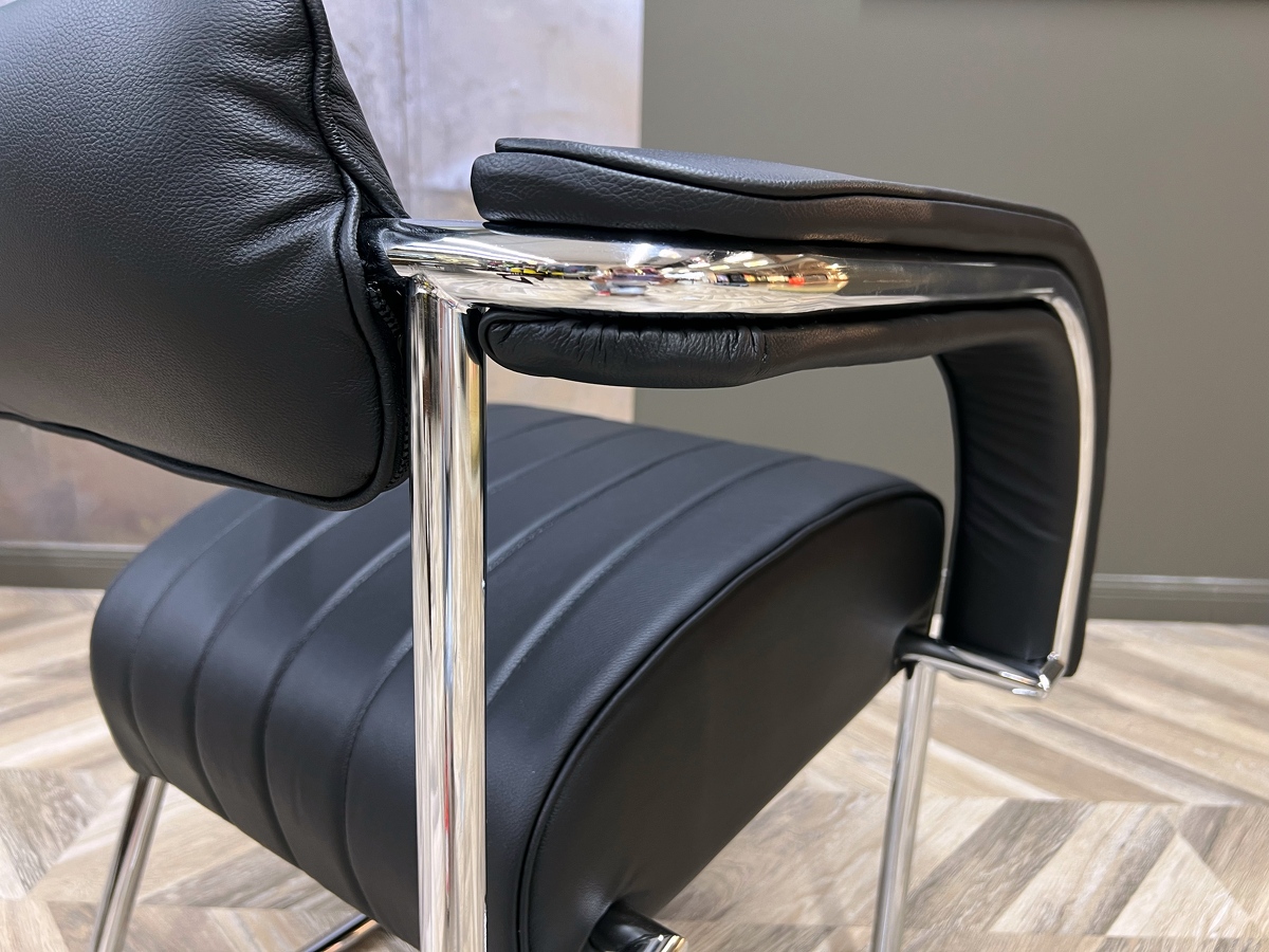 Кресло ART. 401  Non Conformist от Eileen Gray