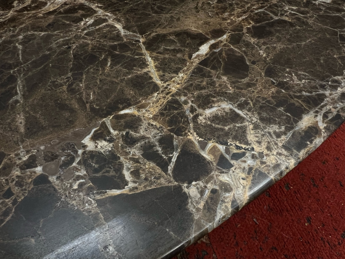 Стол журнальный овальный 120х75  Стол Saarinen CTS Design со столешницей из натурального мрамора