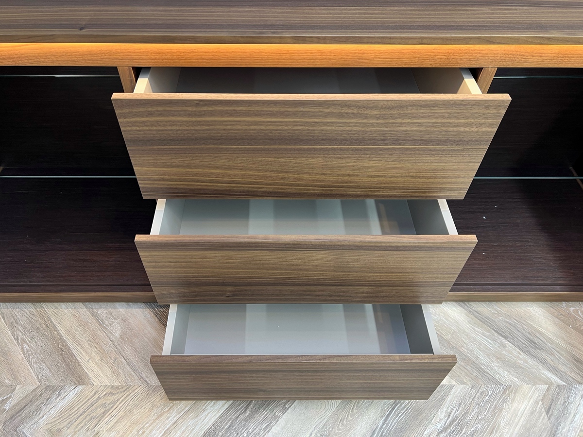 Тумба итальянская деревянная DESIDERIO Giorgio Casa с подсветкой по фасаду с закругленными формами