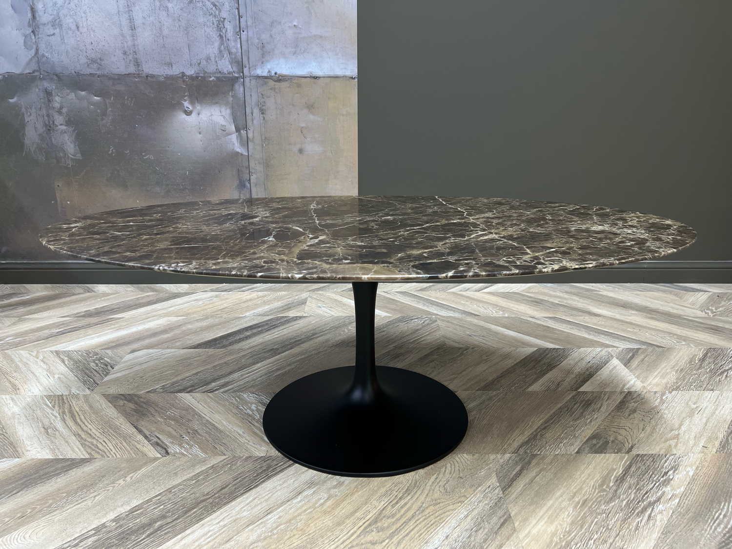 Стол журнальный овальный 120х75  Стол Saarinen CTS Design со столешницей из натурального мрамора