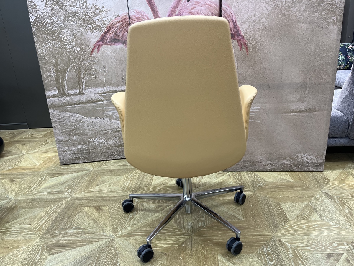 Кресло  офисное итальянское из натуральной кожи NORDES BASSA S