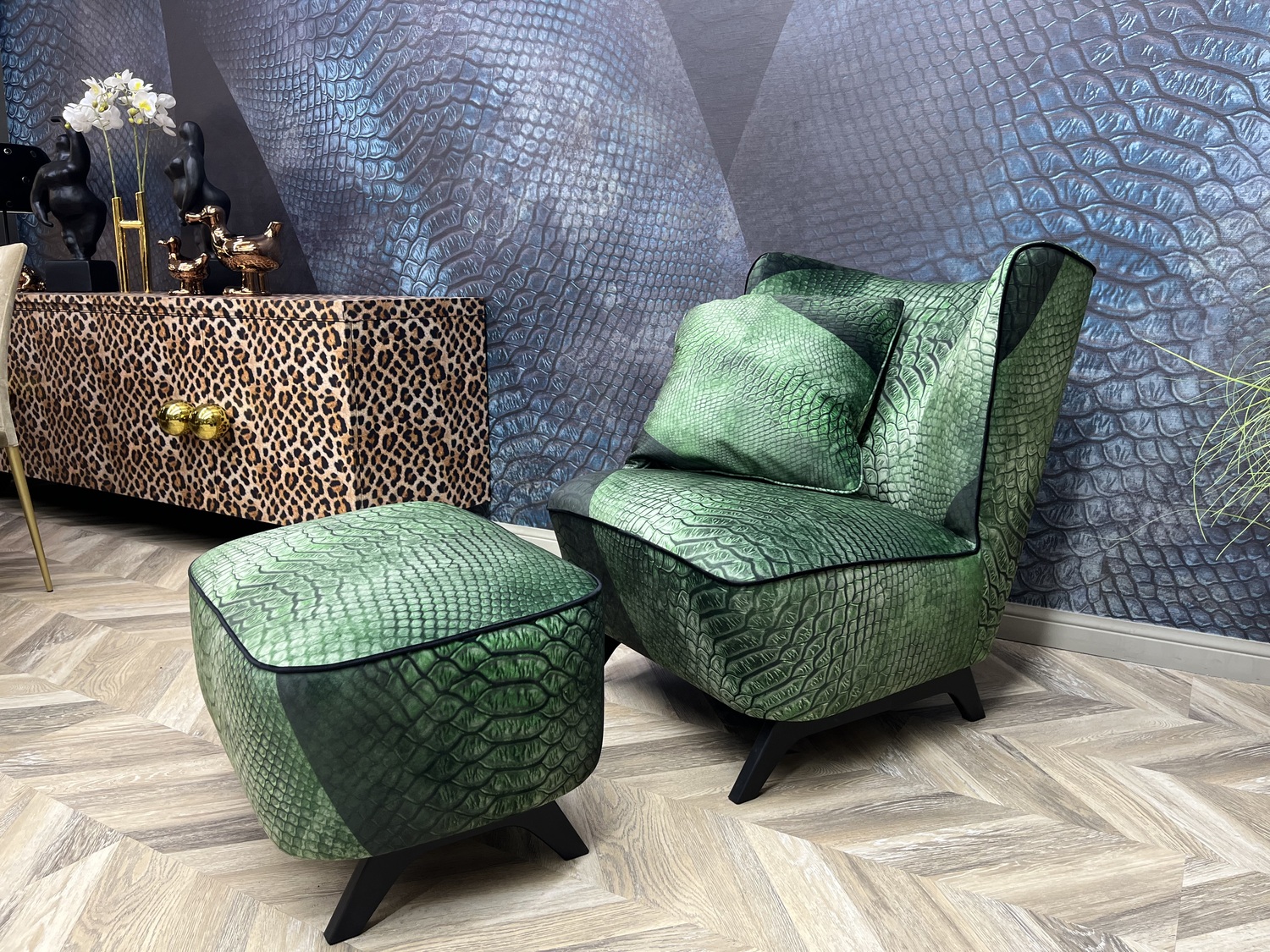 Кресло итальянское дизайнерское Bloom бренд Momenti Casa стиль 70-х в ткани