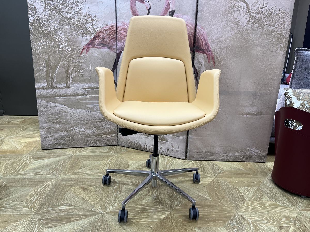Кресло  офисное итальянское из натуральной кожи NORDES BASSA S