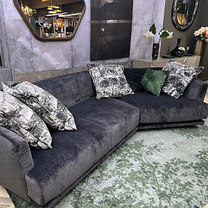 Модульный итальянский Диван Aplomb Calia Italia с анималистичными подушками