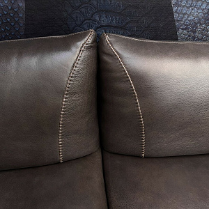 Диван итальянский DRAGEES Calia Italia в натуральной коже с декоративной строчкой