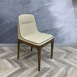 Кожаный Стул Mivida Tonin Casa на деревянном основании.