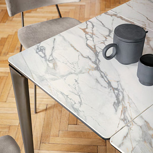 Стол итальянский раскладной Boma Calligaris с керамической столешницей на 4 тонких ножках из металла