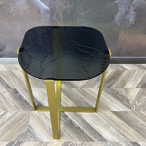 Столик итальянский  журнальный Ocean  Tonin Casa со столешницей из martellato с золотым основанием