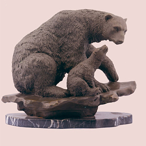 Белая медведица с медвежонком