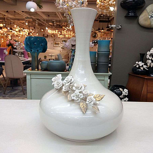 Ваза Decanter 7911 H 55 см Bianca с фарфоровыми цветами Capodimonte керамическая итальянская Mezzalu