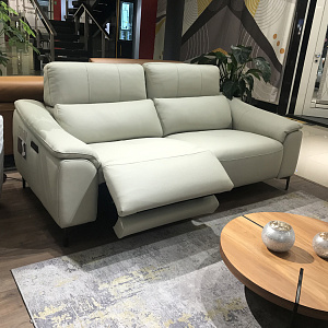 Диван кожаный с 1 реклайнером Columbus W204 NicolettiHome