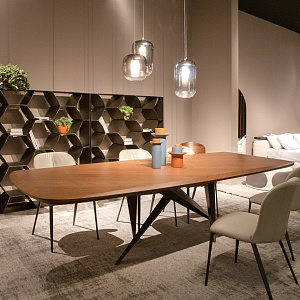 Итальянский стол Thunder производства 100% Made in Italy.
Бренд Tonin Casa.