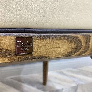 Кожаный Стул Mivida Tonin Casa на деревянном основании.