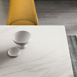 Итальянский раскладной компактный обеденный стол Ulisse
с керамической столешницей на 4 ногах