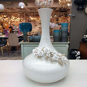 Ваза Decanter 7911 H 55 см Bianca с фарфоровыми цветами Capodimonte керамическая итальянская Mezzalu