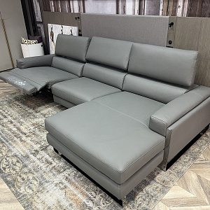 Кожаный итальянский  диван с реклайнером Romeo Relax Calia Italia Италия
