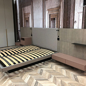 Кровать с контейнером SQUARE и пристенная композиция