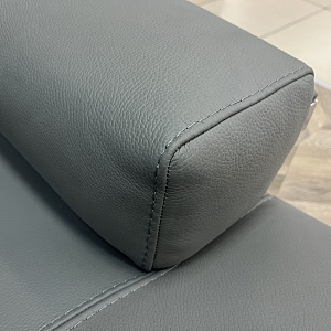 Кожаный итальянский  диван с реклайнером Romeo Relax Calia Italia Италия с шезлонгом