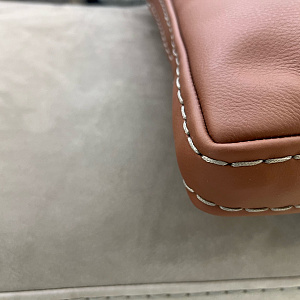 Итальянский Диван премиум-класса Gregory из кожи и ткани с декоративными элементами