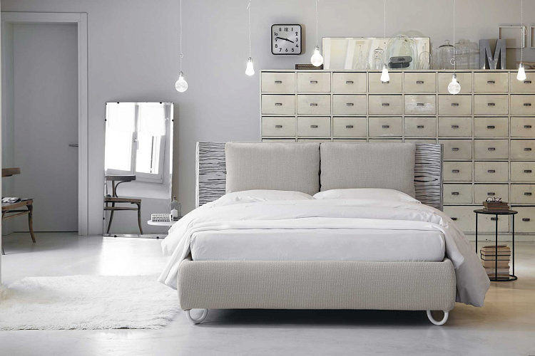  Кровать Hug 01 Pillows H17 , фото № 1