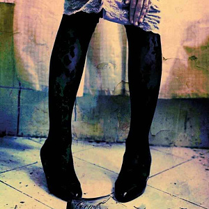 Итальянская картина Bed Days. Фактурная штукатурка на алюминии. Художник  Ivana Dostalova