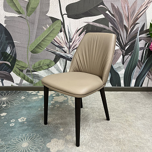 Итальянский кожаный Стул Diva на деревянном основании Eforma