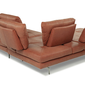 Диван итальянский кожаный угловой Toby Wing Calia Italia с переставной спинкой и увеличением глубины