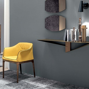 Кожаный Стул Mivida Tonin Casa на деревянном основании.