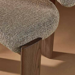 Стул итальянский дизайнерский Trine на трех деревянных ногах с округлыми формами Nature Design