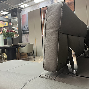 Кожаный итальянский  диван с реклайнером Romeo Relax Calia Italia Италия с шезлонгом