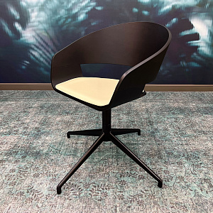 Стул итальянский поворотный деревянный  HOLLYWOOD swivel Tonin Casa с сиденьем из кожи