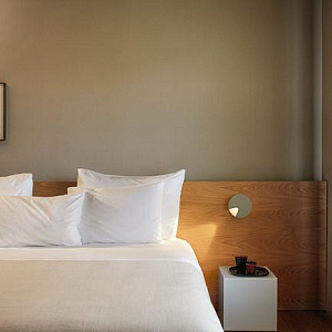 Настенный светильник Vibia Dots Dots 4662 American walnut 466283/10