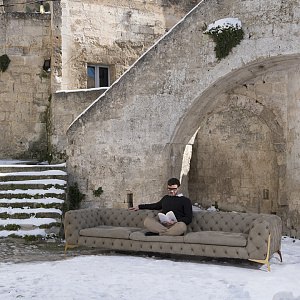 Диван итальянский  Belle Epoque Calia Italia в стиле арт-деко с простежкой капитоне и на ножках