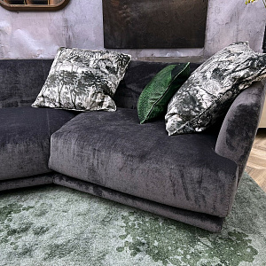 Модульный итальянский Диван Aplomb Calia Italia с анималистичными подушками