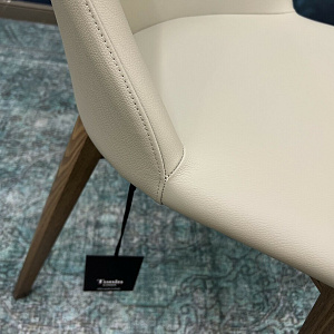 Итальянский облегченный Стул BUSTIER Tonin Casa на металлическом основании