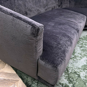 Модульный итальянский Диван Aplomb Calia Italia с анималистичными подушками