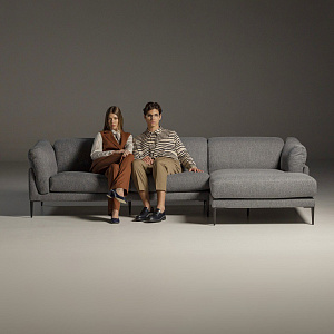 Диван итальянский стильный  Elisir Calia Italia на тонких ножках и с регулиремой спинкой по наклону