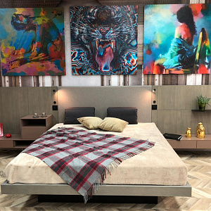 Кровать с контейнером SQUARE и пристенная композиция