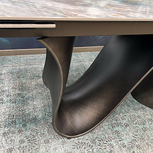 Итальянский  дизайнерский раскладной обеденный стол Wave 
Tonin Casa на креативном основании волной