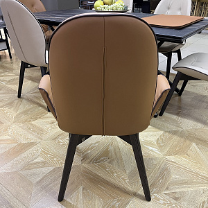 Стул с подлокотниками  Sorrento Tonin Casa Италия из натуральной кожи на деревянном основании