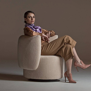 Итальянское компактное кресло Milla поворотное Calia Italia в ткани букле
