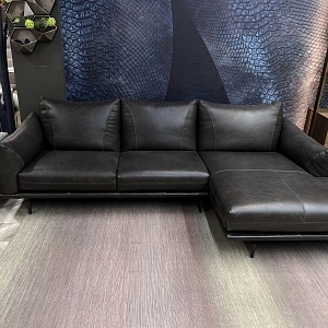 Диван итальянский DRAGEES Calia Italia в натуральной коже с декоративной строчкой