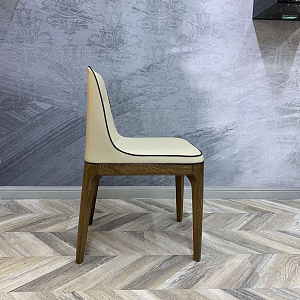 Кожаный Стул Mivida Tonin Casa на деревянном основании.