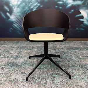 Стул итальянский поворотный деревянный  HOLLYWOOD swivel Tonin Casa с сиденьем из кожи