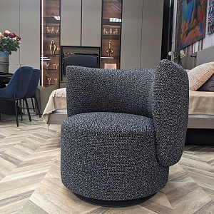 Итальянское компактное кресло Milla поворотное Calia Italia в ткани букле