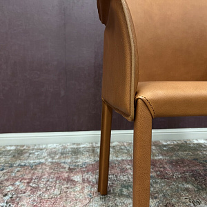 Стул итальянский с подлокотниками XL  Julia SRL в натуральной особо прочной коже cuoio