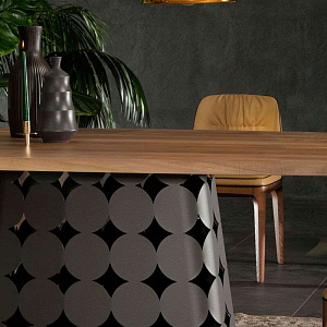 Итальянский стол Pois производства 100% Made in Italy.
Бренд Tonin Casa.