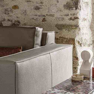 Итальянский кожаный диван Esatto. Бренд Aerre Italia.