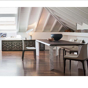 Витрина итальянская дизайнерская Granada 8613 Tonin Casa Италия из дерева со стеклянными фасадами